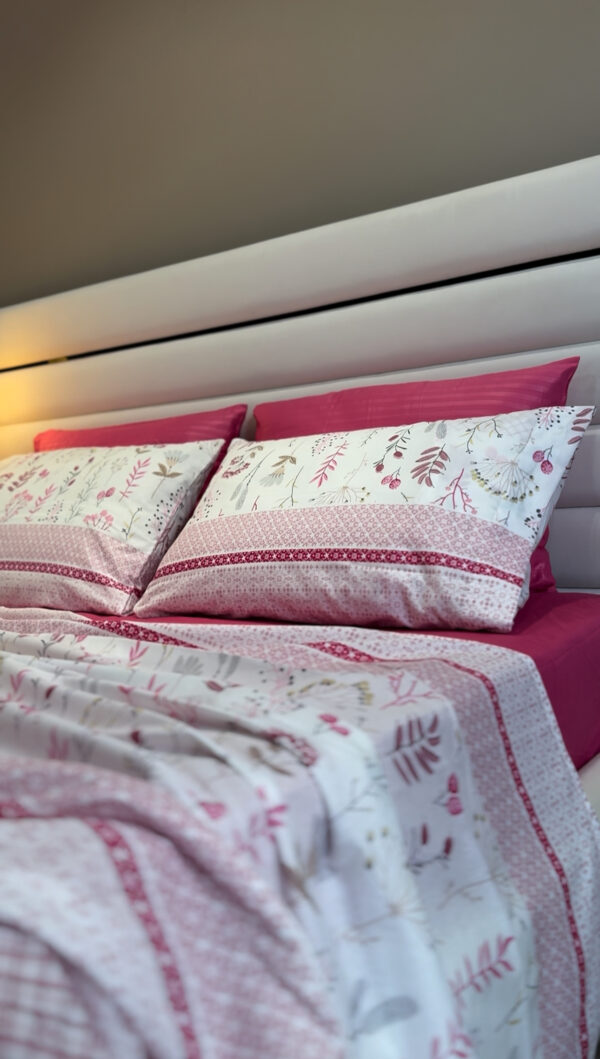 Parure de Lit Motif Floral et Géométrique – Élégance Moderne