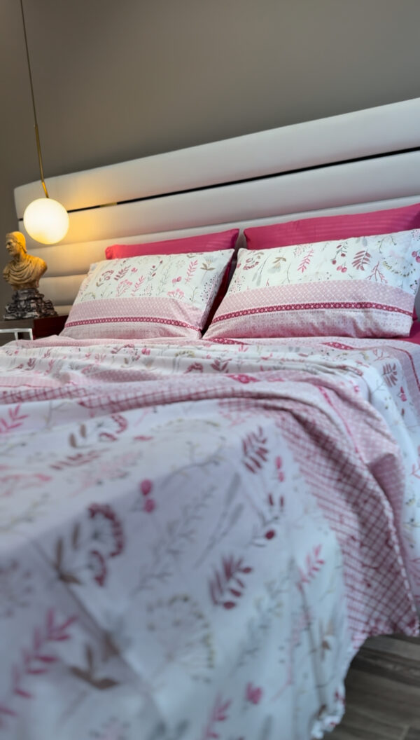 Parure de Lit Motif Floral et Géométrique – Élégance Moderne