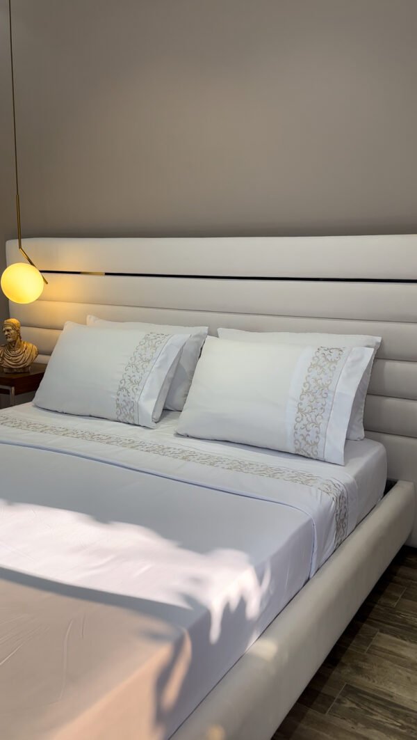 IMG_2579 Parure de Lit Brodée – Ceinture Large Grège