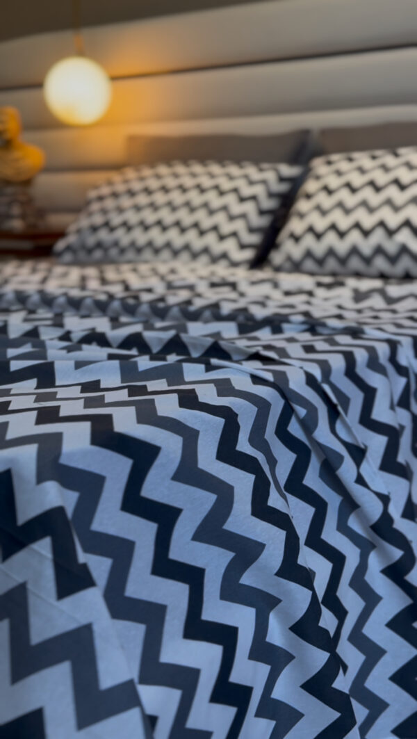 Parure de Lit ZigZag– Élégance Contemporaine