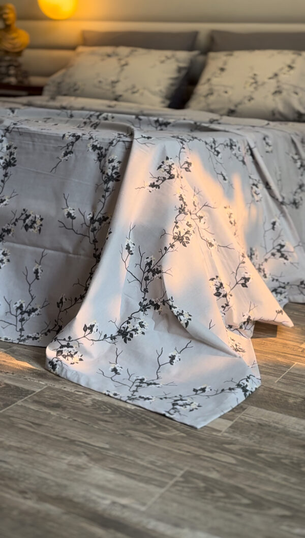 Parure de Lit   Motif Fleurs  – Élégance Moderne