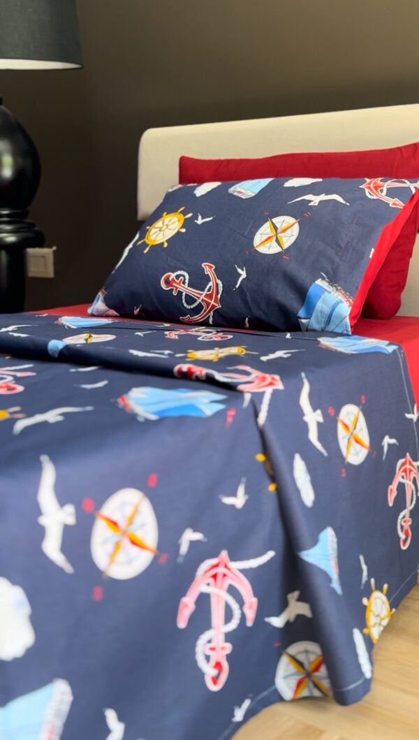 Parure de Lit Thème Marin – Bleu Marine et Rouge