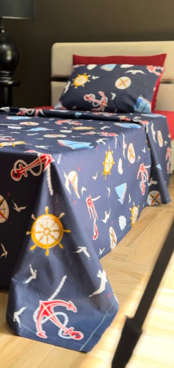 Parure de Lit Thème Marin – Bleu Marine et Rouge