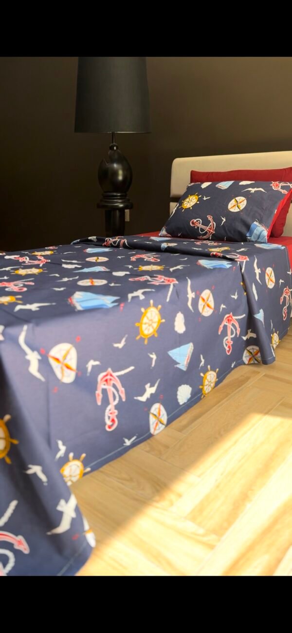 Parure de Lit Thème Marin – Bleu Marine et Rouge