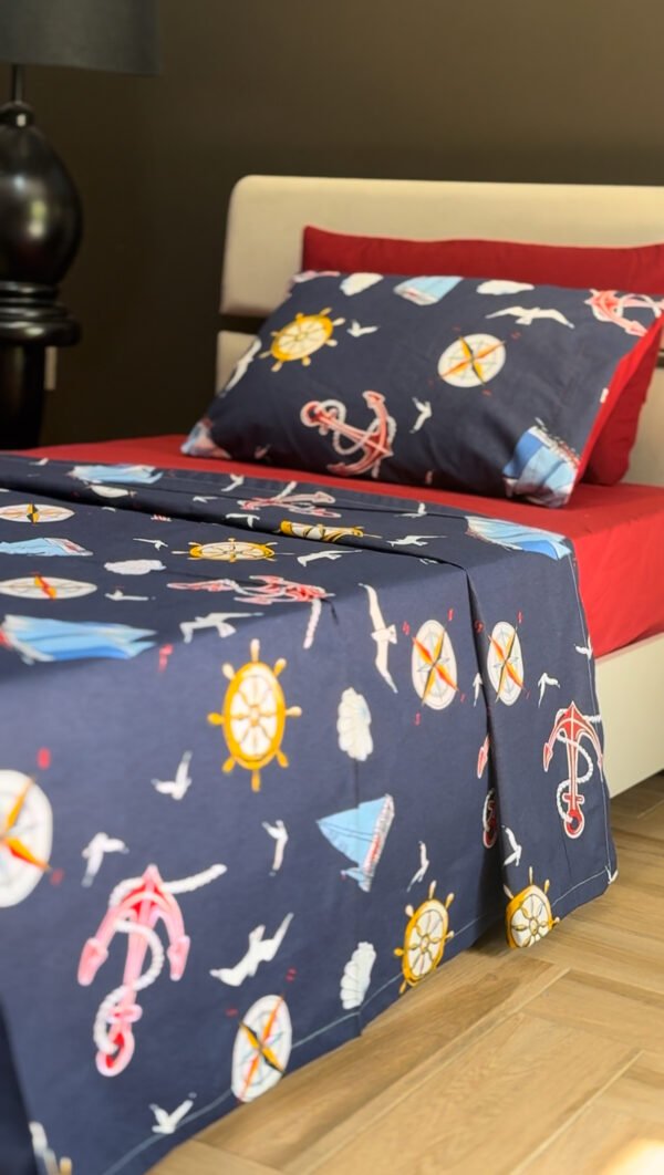 Parure de Lit Thème Marin – Bleu Marine et Rouge