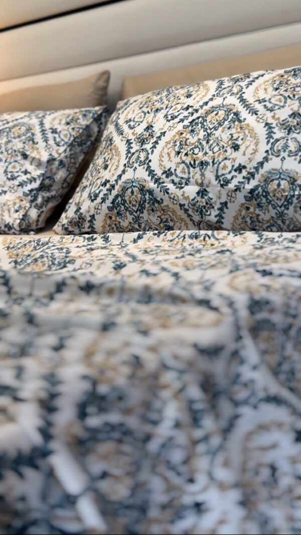 Parure de Lit Élégance Baroque – Bleu et Beige Intemporel