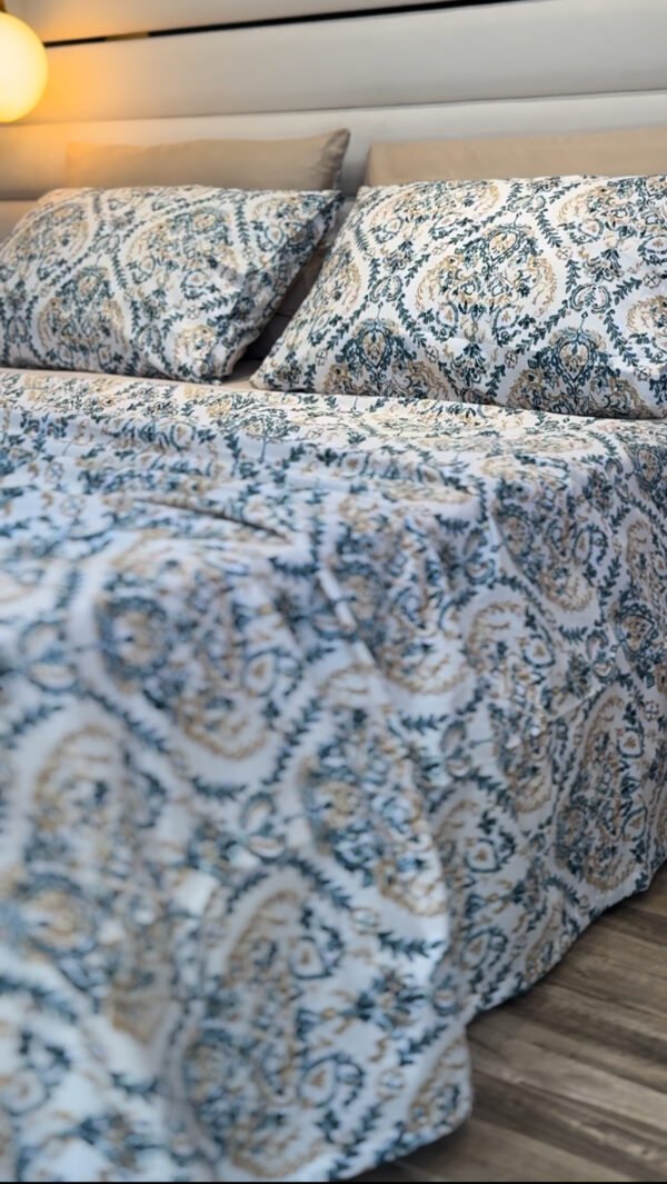 Parure de Lit Élégance Baroque – Bleu et Beige Intemporel