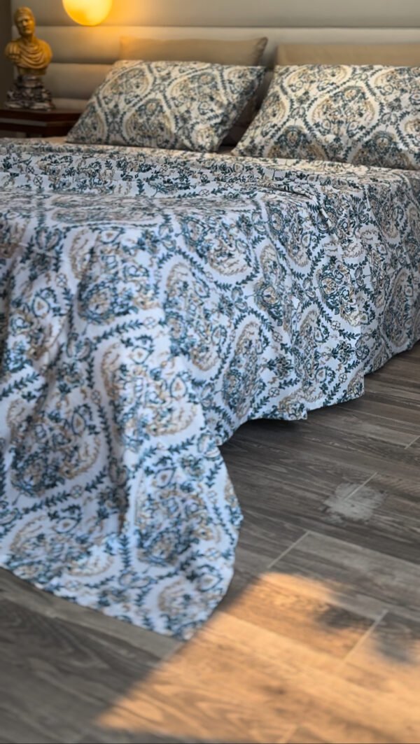 Parure de Lit Élégance Baroque – Bleu et Beige Intemporel