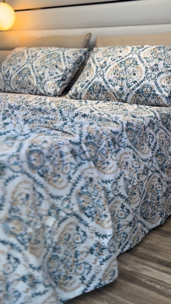 Parure de Lit Élégance Baroque – Bleu et Beige Intemporel