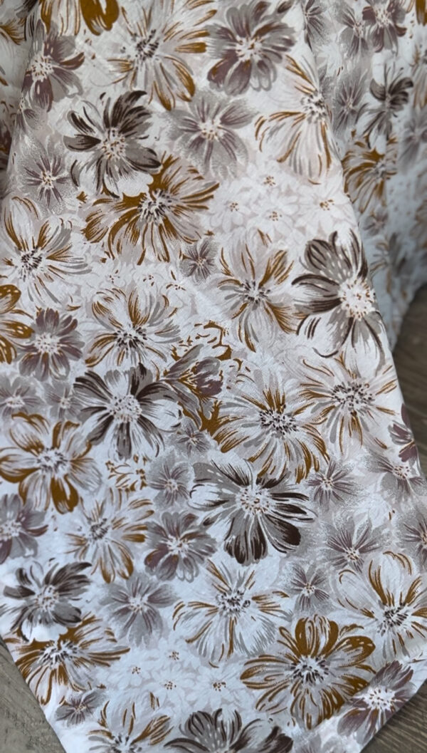 Parure de Lit Fleur de Brume – Tons Beige et Marron