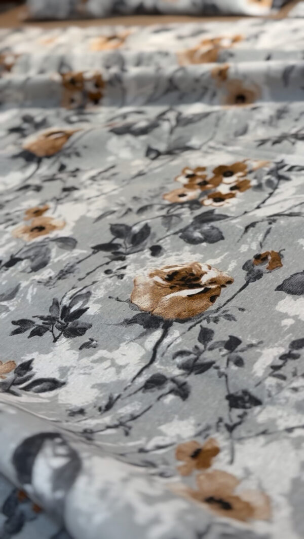 Parure de Lit Floraison Élégante – Gris Perle et Beige Doré