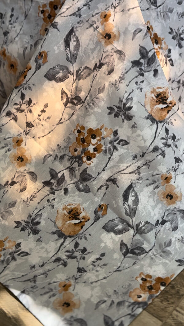Parure de Lit Floraison Élégante – Gris Perle et Beige Doré
