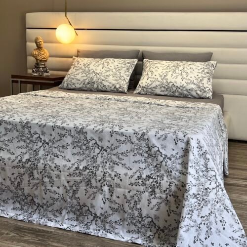 Parure de Lit Élégance Florale – Gris Doux et Harmonie