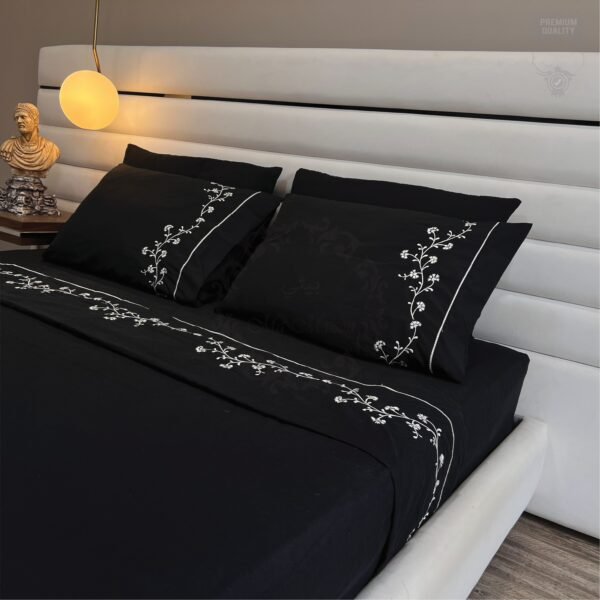 Parure de Lit Brodée –  Motif  Fleur Fine