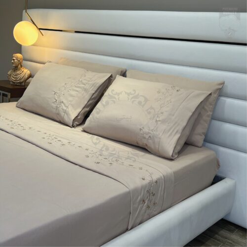 Parure de Lit Brodée –  Motif  Fleur Fine