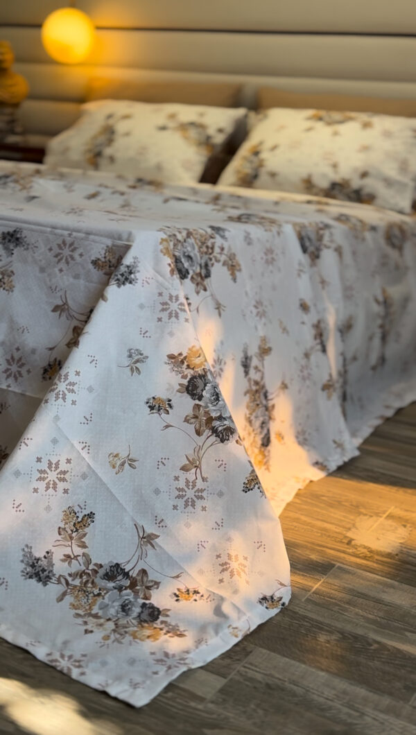 Parure de Lit Bouquet Apaisant – Beige & Ivoire