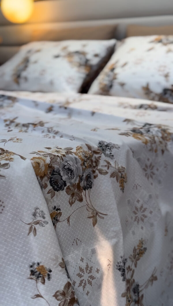 Parure de Lit Bouquet Apaisant – Beige & Ivoire