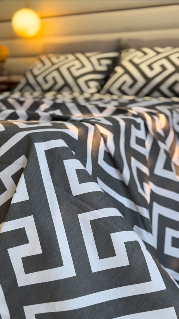 Parure de Lit Éclipse Moderne – Harmonie Graphique en Gris