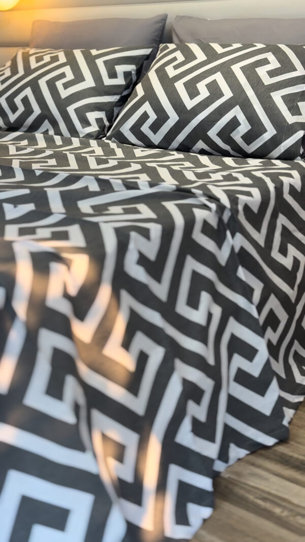 Parure de Lit Éclipse Moderne – Harmonie Graphique en Gris
