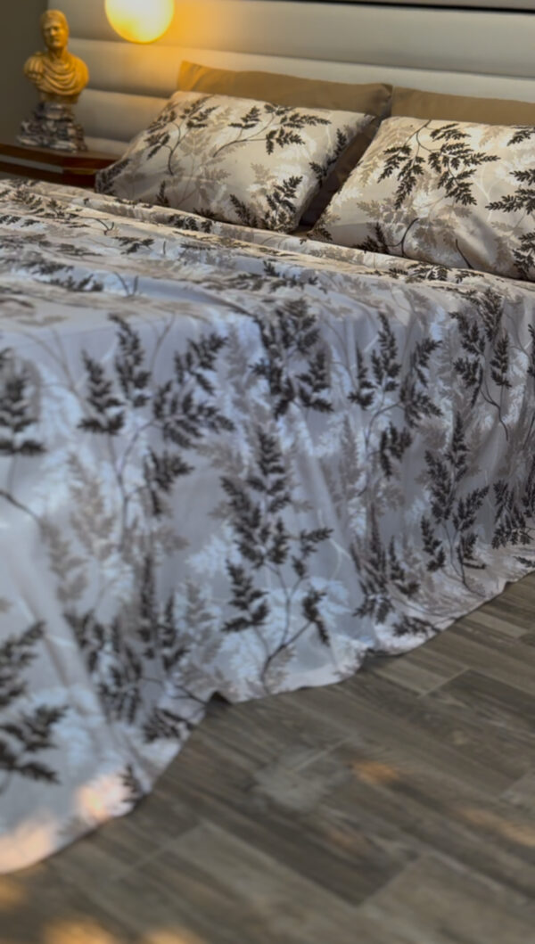 Parure de Lit Rêve Feuillu – Monochrome Poétique