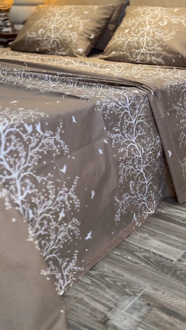 Parure de Lit Beige Éthérée – Arbre et Oiseaux Poétiques