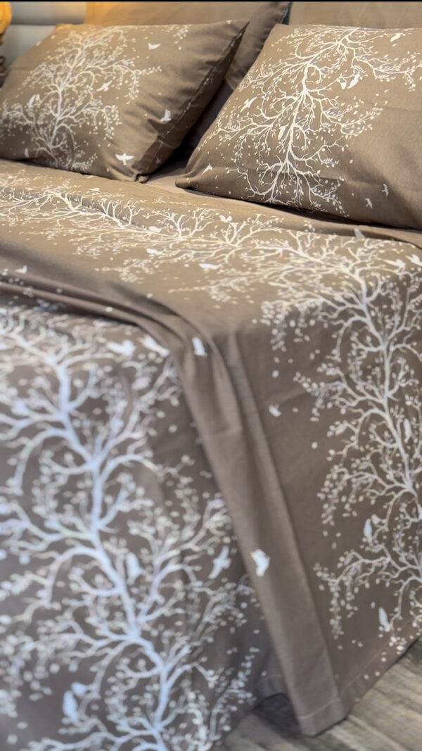 Parure de Lit Beige Éthérée – Arbre et Oiseaux Poétiques