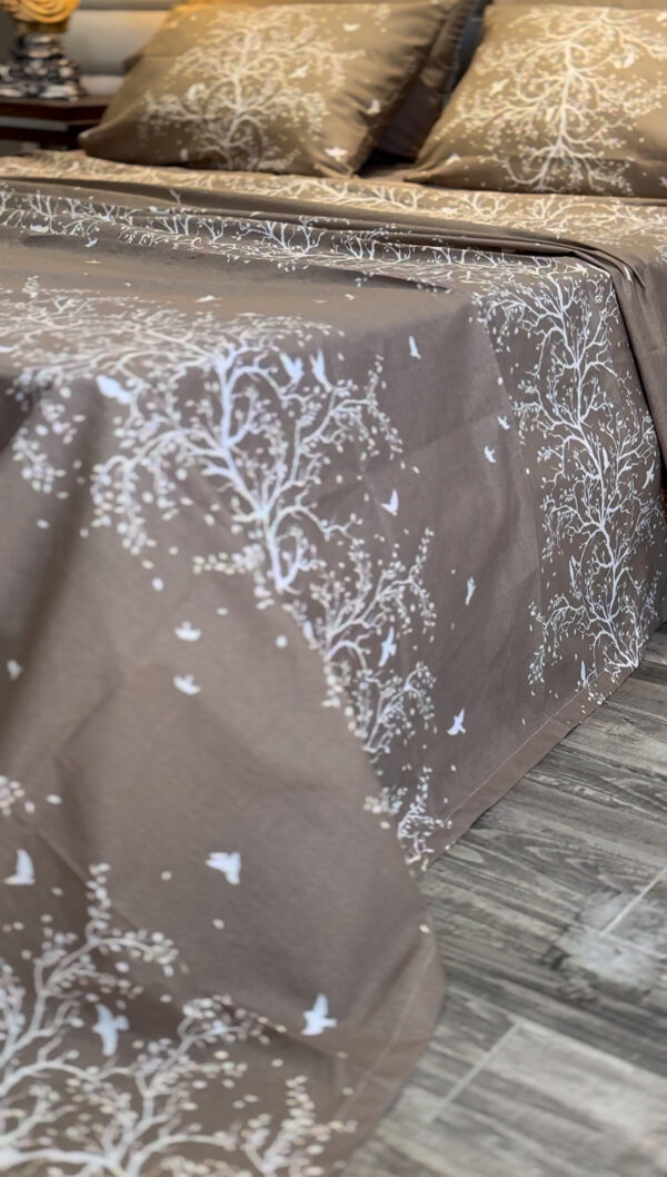 Parure de Lit Beige Éthérée – Arbre et Oiseaux Poétiques