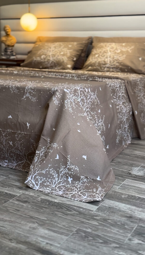 Parure de Lit Beige Éthérée – Arbre et Oiseaux Poétiques