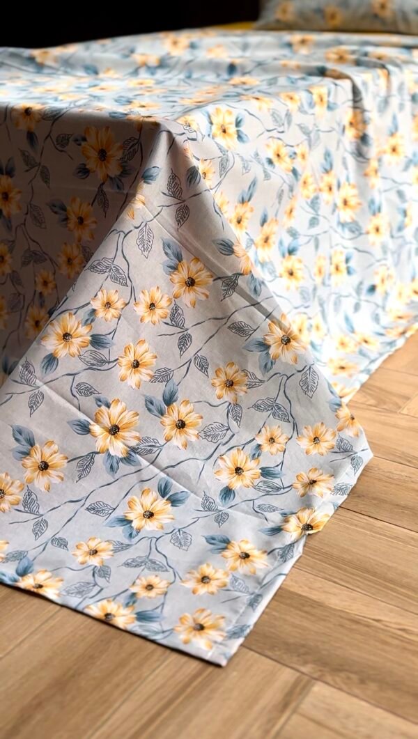 Parure de Lit Lumière Florale – Jaune Soleil & Bleu Brume