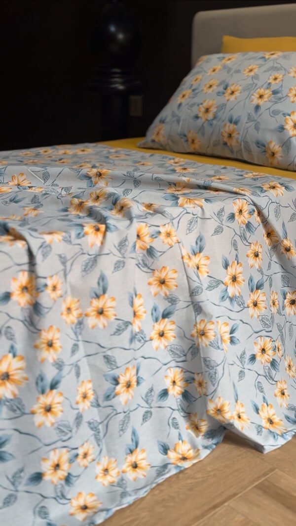 Parure de Lit Lumière Florale – Jaune Soleil & Bleu Brume