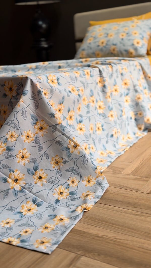 Parure de Lit Lumière Florale – Jaune Soleil & Bleu Brume