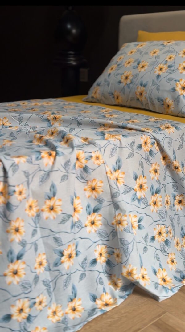 Parure de Lit Lumière Florale – Jaune Soleil & Bleu Brume