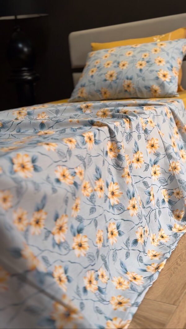 Parure de Lit Lumière Florale – Jaune Soleil & Bleu Brume