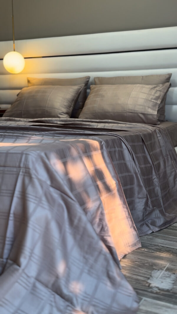 Parure de Lit Satin De Coton Grège – Épure Moderne