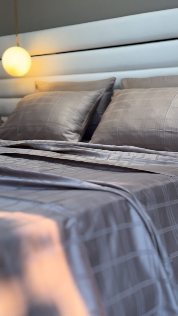 Parure de Lit Satin De Coton Grège – Épure Moderne