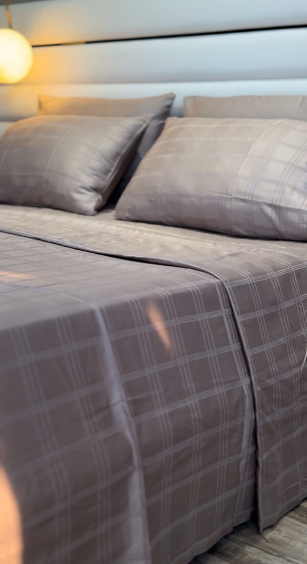 Parure de Lit Satin De Coton Grège – Épure Moderne