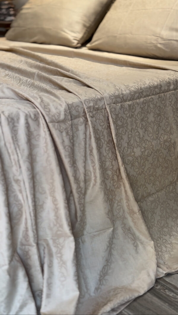 Parure de Lit Satin De Coton Sable Doux – Murmure Classique