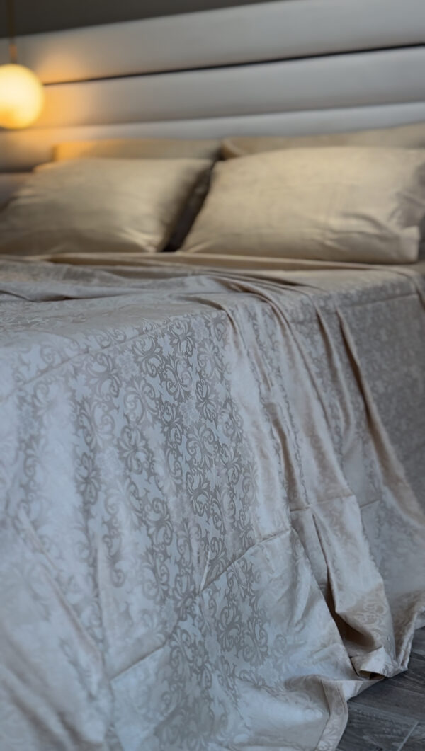 Parure de Lit Satin De Coton Sable Doux – Murmure Classique