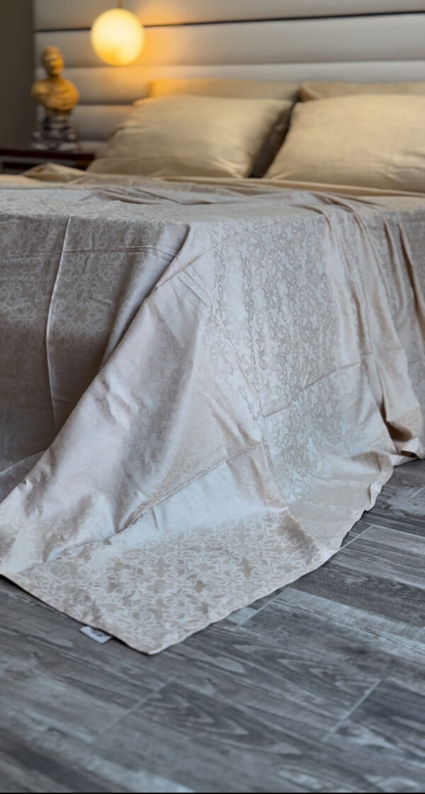 Parure de Lit Satin De Coton Sable Doux – Murmure Classique