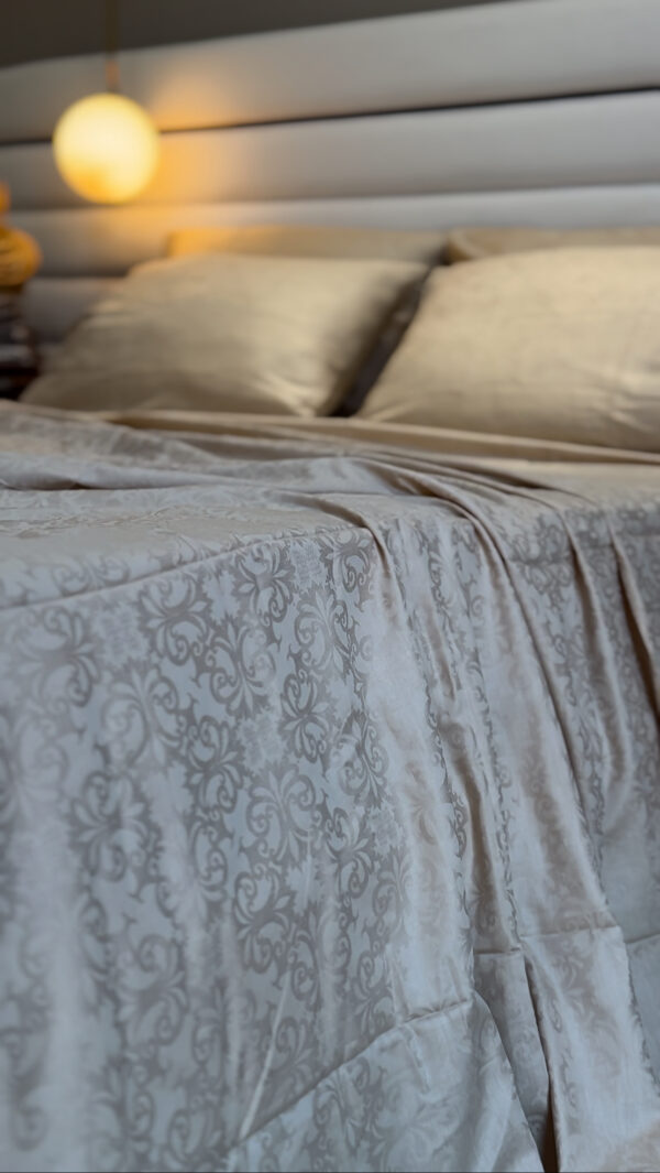 Parure de Lit Satin De Coton Sable Doux – Murmure Classique