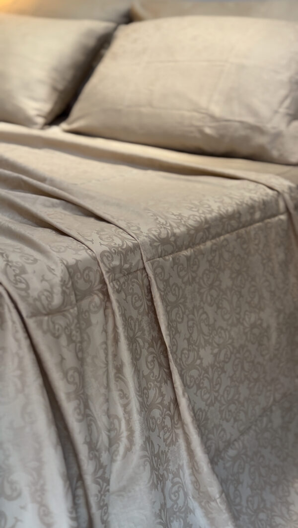 Parure de Lit Satin De Coton Sable Doux – Murmure Classique