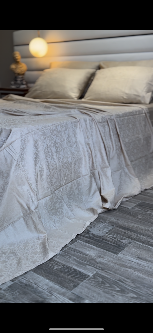 Parure de Lit Satin De Coton Sable Doux – Murmure Classique