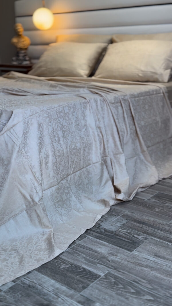 Parure de Lit Satin De Coton Sable Doux – Murmure Classique