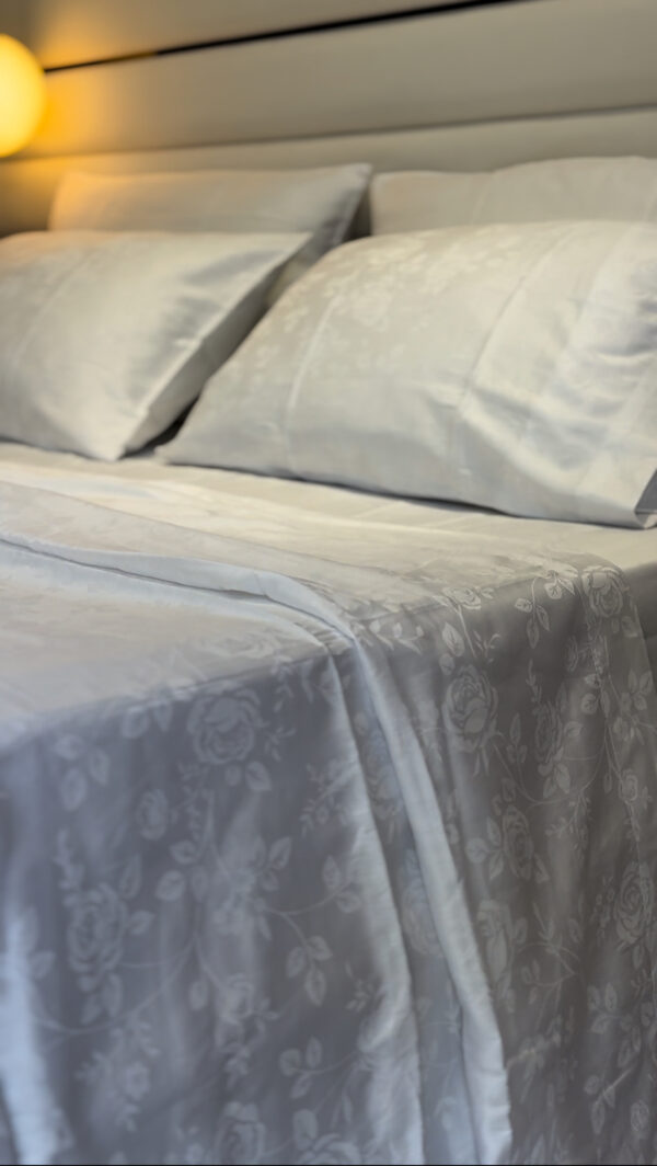 Parure de Lit Satin De Coton Silence Blanc – Minimalisme