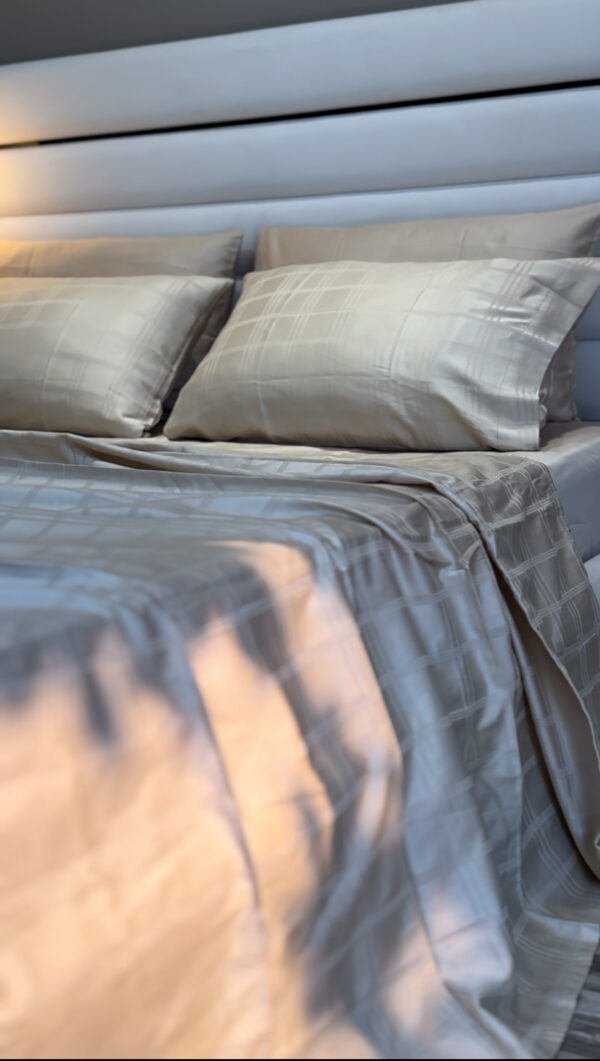 Parure de Lit Satin De Coton beige – Épure Moderne