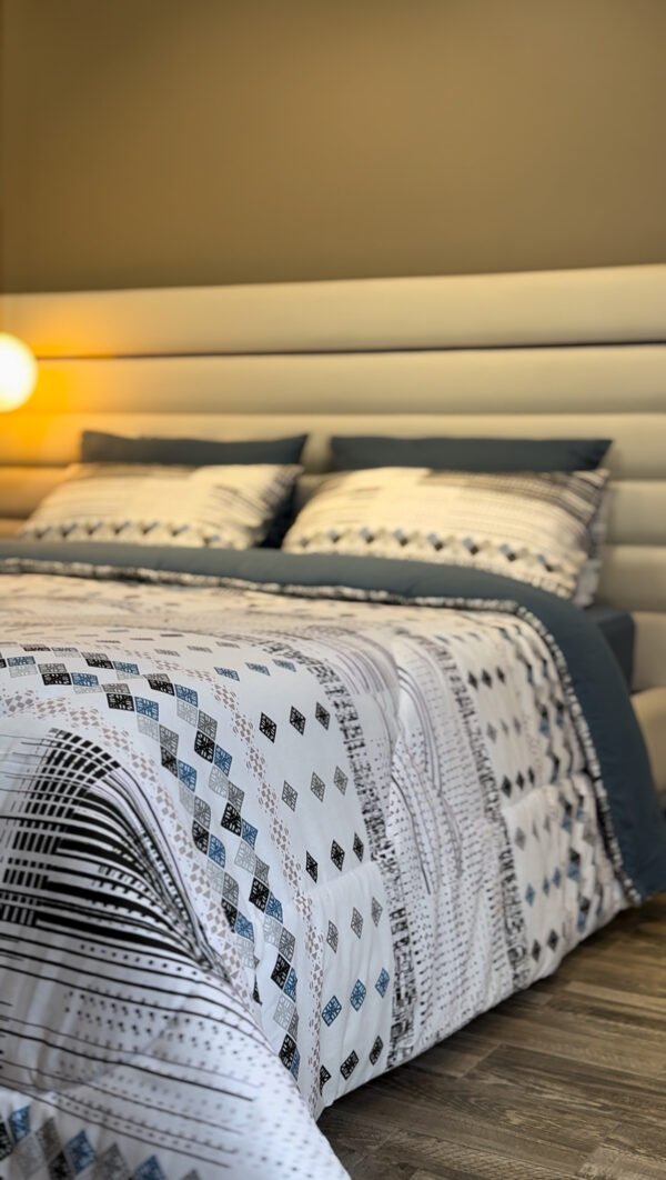 Couette 2 Places Éclats d’Azur – Motifs Structurés