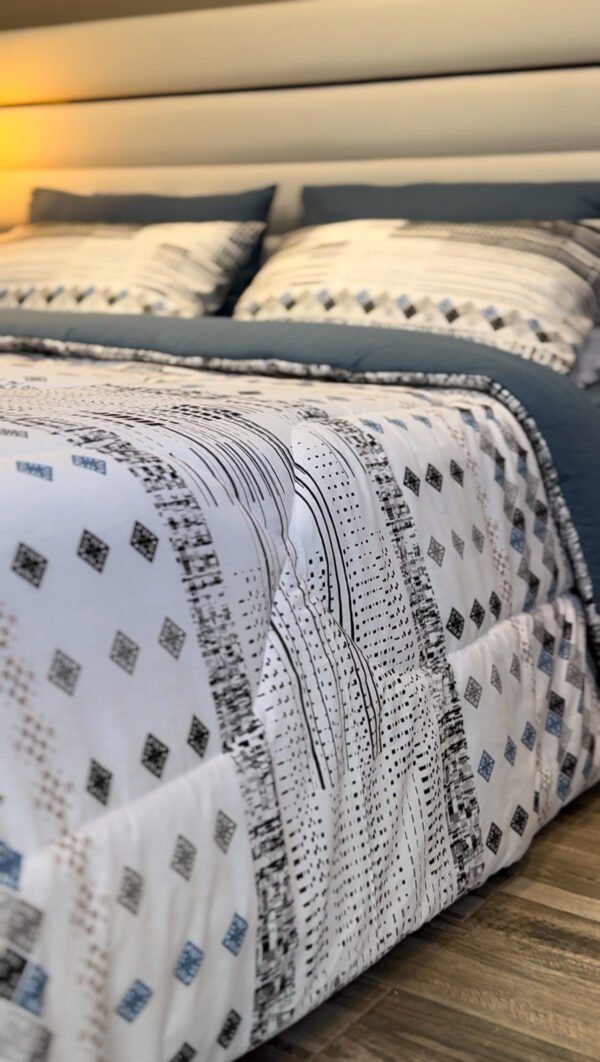 Couette 2 Places Éclats d’Azur – Motifs Structurés