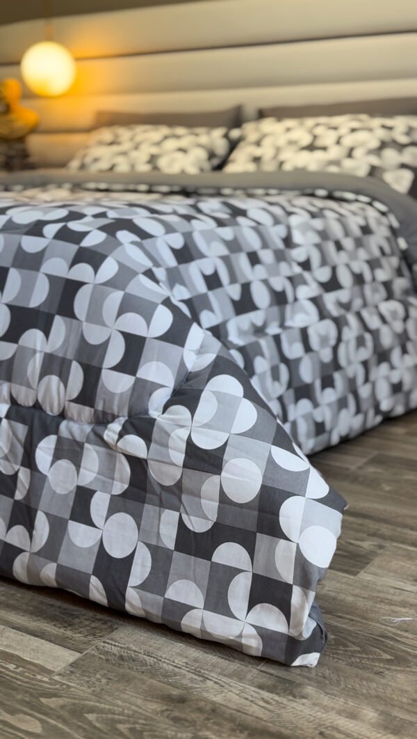 Couette 2 Places Cercle d’Argent – Élégance Graphique