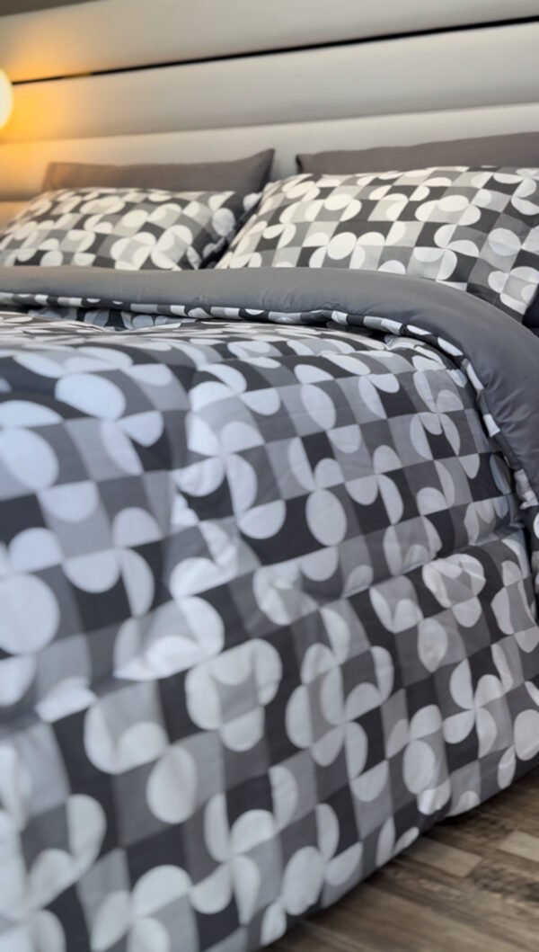 Couette 2 Places Cercle d’Argent – Élégance Graphique