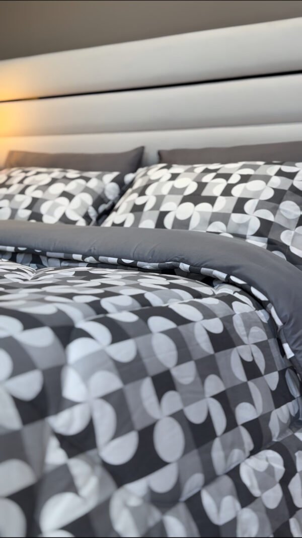 Couette 2 Places Cercle d’Argent – Élégance Graphique